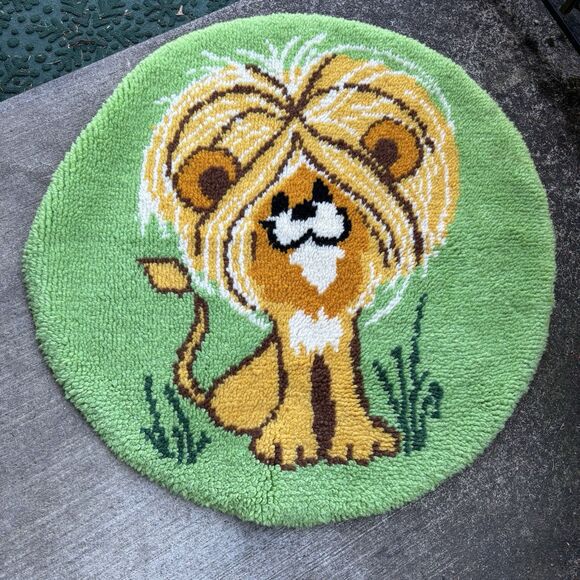 Vintage 60s 70s Bucilla Latch Hook Rug Canvas Daisy Lion 32” Round MOD Novelty - Picture 2 of 9